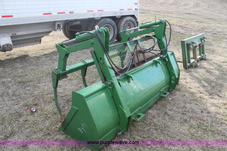 image for item L6513 John Deere 8' loader grapple bucket