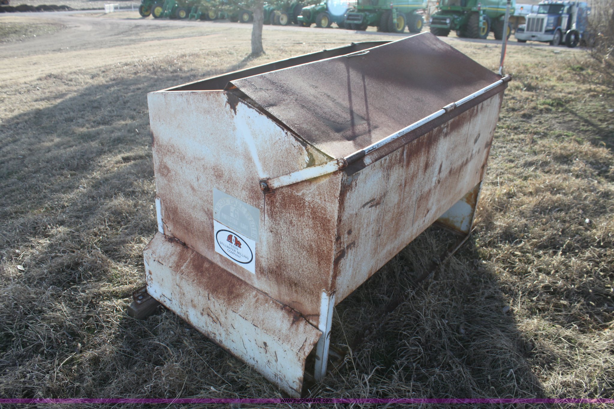 BarSix cake feeder in Ponca City, OK Item BR9499 sold Purple Wave