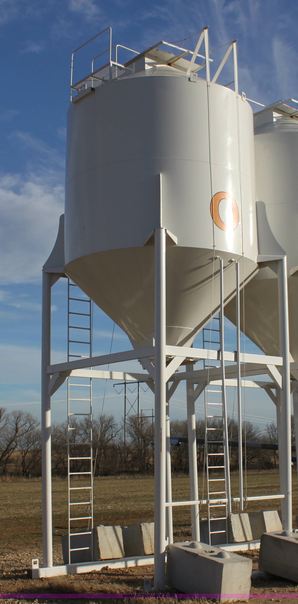 2013 HMI 30 ton overhead grain bin in Ponca City, OK Item F3465 sold