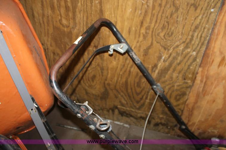 image for item AK9591 (4) Toro push mowers