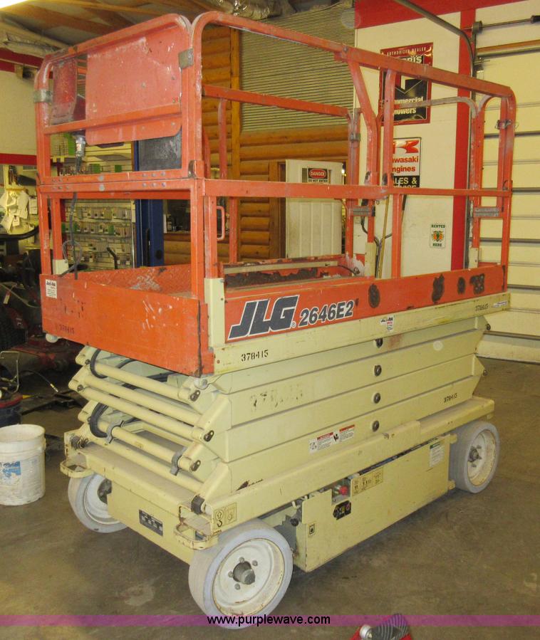 2002 JLG 2646E2 scissor lift in Butler, MO Item AV9913 sold Purple Wave