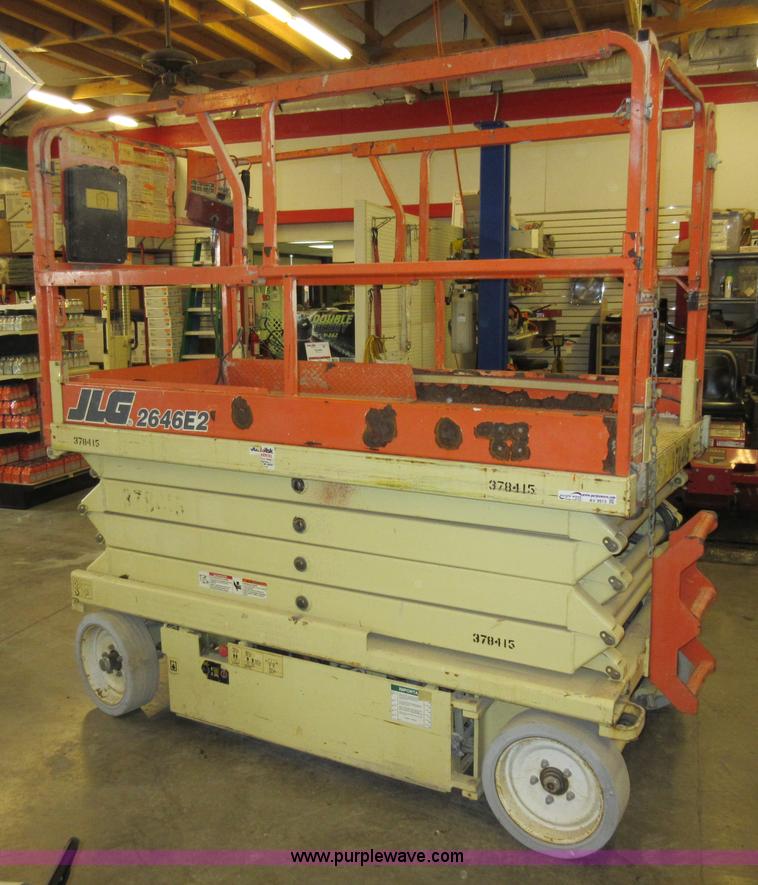 image for item AV9913 2002 JLG 2646E2 scissor lift
