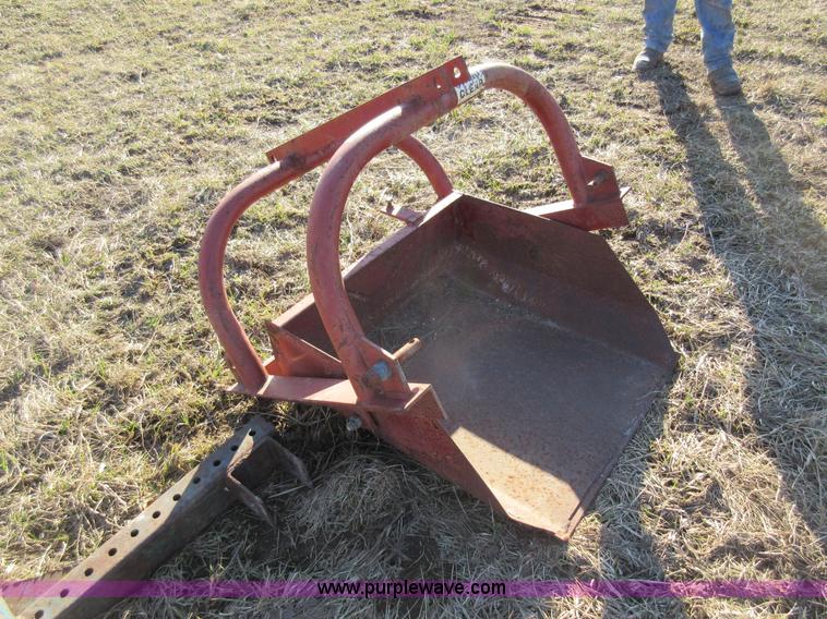 image for item AV9936 32"W scoop bucket