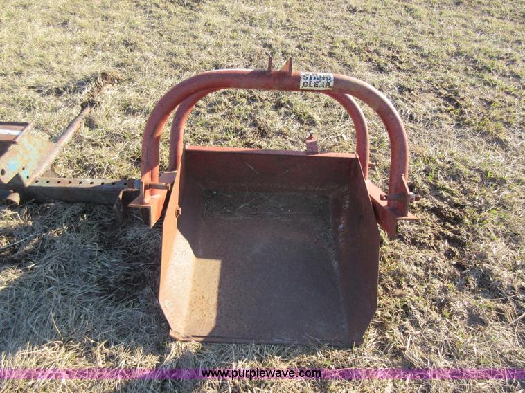 image for item AV9936 32"W scoop bucket