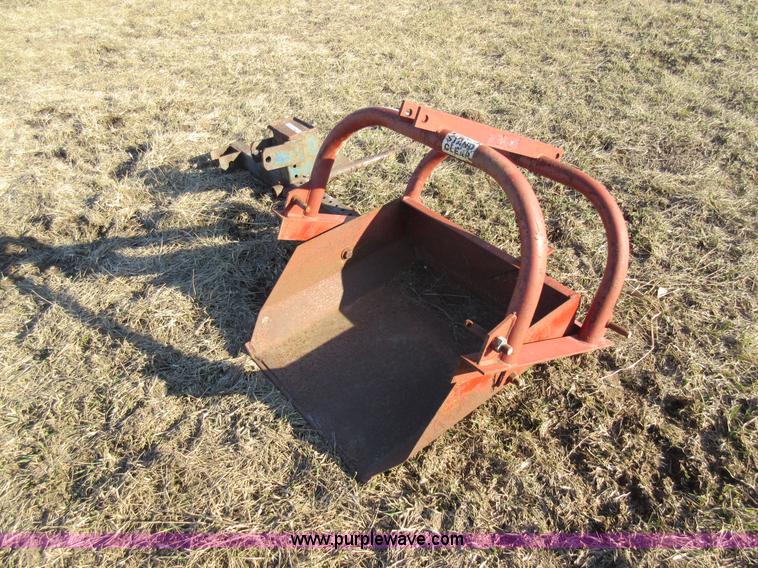 image for item AV9936 32"W scoop bucket