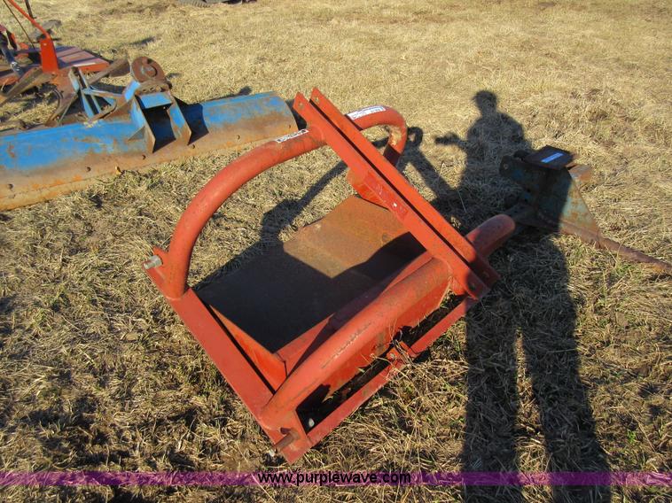 image for item AV9936 32"W scoop bucket