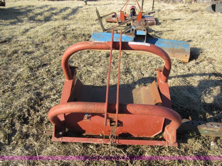 image for item AV9936 32"W scoop bucket