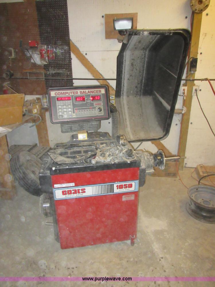 image for item AW9076 Coats 1050 wheel balancer