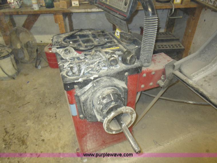 image for item AW9076 Coats 1050 wheel balancer