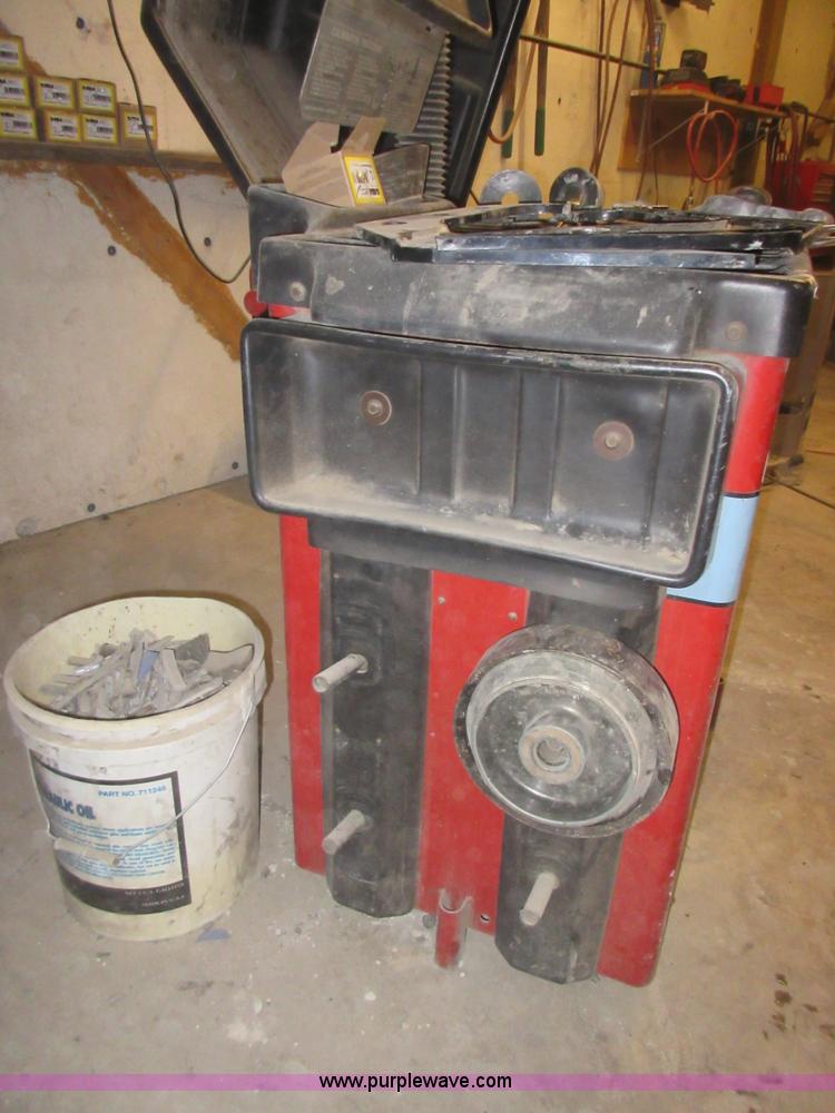 image for item AW9076 Coats 1050 wheel balancer