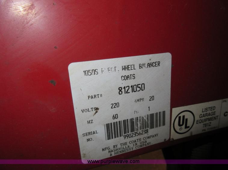 image for item AW9076 Coats 1050 wheel balancer