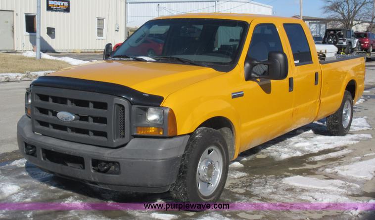 image for item AW9083 2005 Ford F250 Super Duty pickup truck