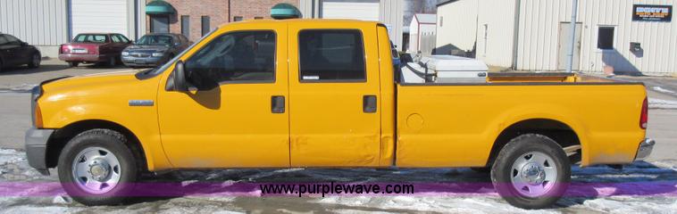 image for item AW9083 2005 Ford F250 Super Duty pickup truck