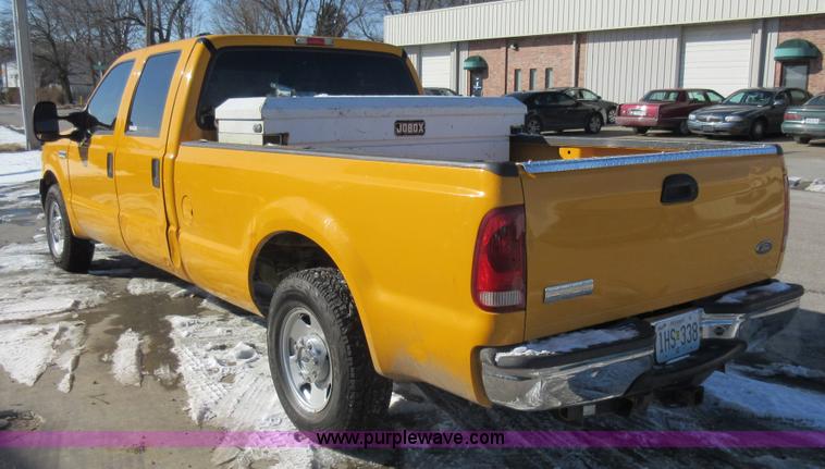 image for item AW9083 2005 Ford F250 Super Duty pickup truck