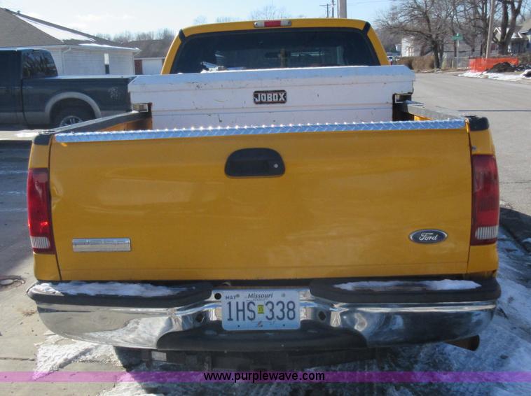 image for item AW9083 2005 Ford F250 Super Duty pickup truck