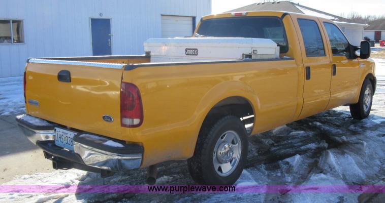 image for item AW9083 2005 Ford F250 Super Duty pickup truck