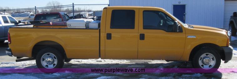 image for item AW9083 2005 Ford F250 Super Duty pickup truck