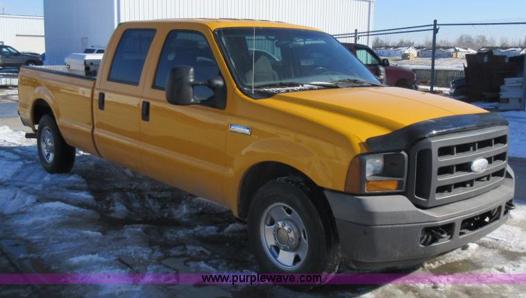 image for item AW9083 2005 Ford F250 Super Duty pickup truck