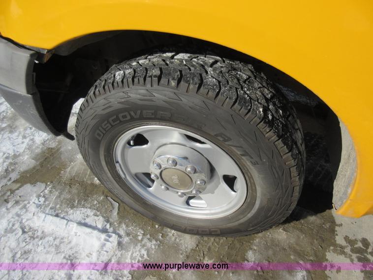 image for item AW9083 2005 Ford F250 Super Duty pickup truck