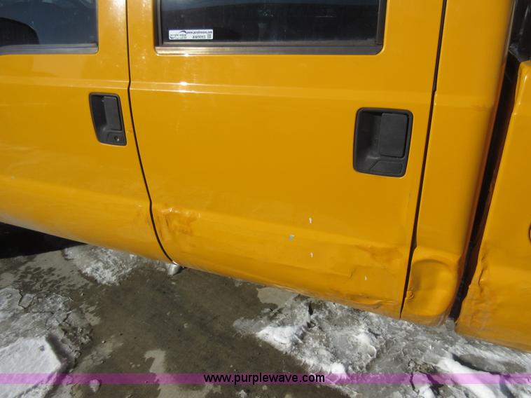 image for item AW9083 2005 Ford F250 Super Duty pickup truck