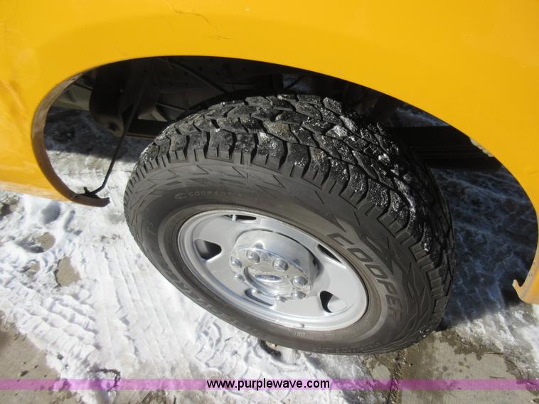 image for item AW9083 2005 Ford F250 Super Duty pickup truck