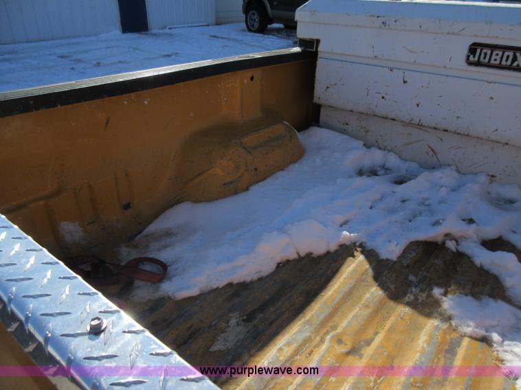 image for item AW9083 2005 Ford F250 Super Duty pickup truck