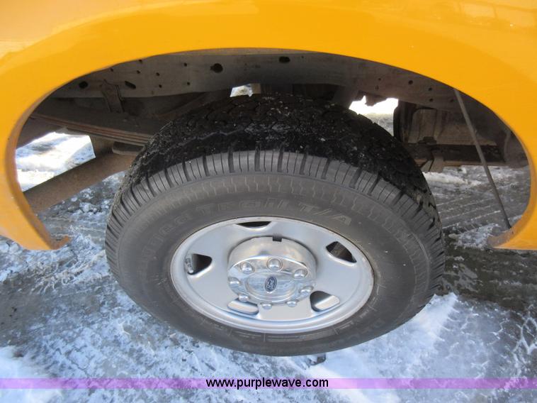 image for item AW9083 2005 Ford F250 Super Duty pickup truck