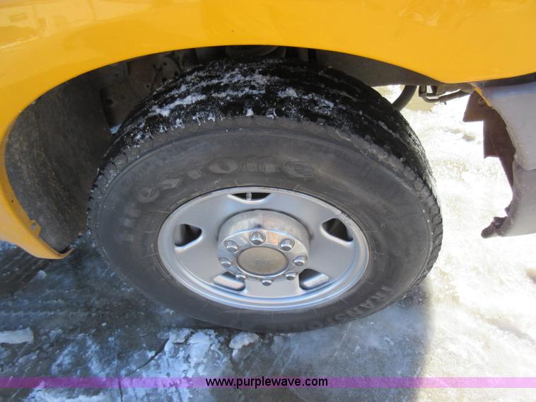 image for item AW9083 2005 Ford F250 Super Duty pickup truck