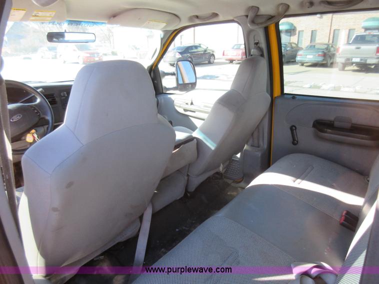 image for item AW9083 2005 Ford F250 Super Duty pickup truck