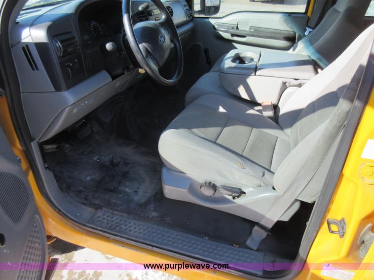 image for item AW9083 2005 Ford F250 Super Duty pickup truck