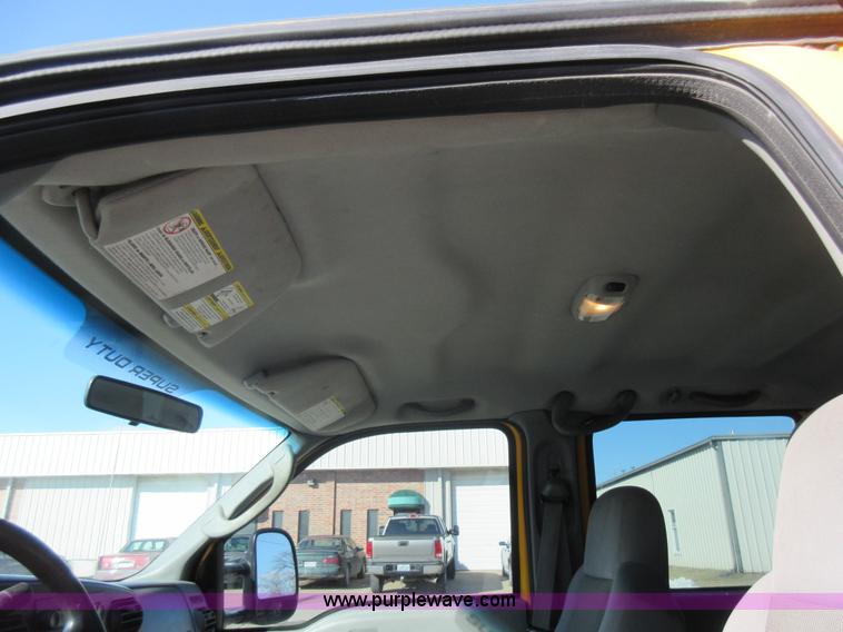 image for item AW9083 2005 Ford F250 Super Duty pickup truck