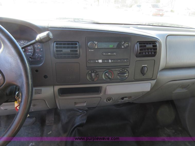 image for item AW9083 2005 Ford F250 Super Duty pickup truck