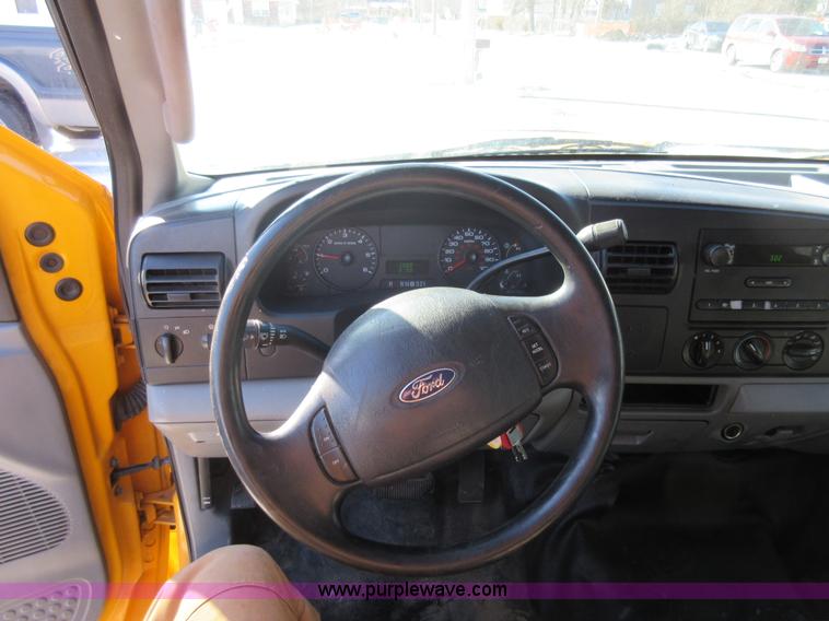 image for item AW9083 2005 Ford F250 Super Duty pickup truck