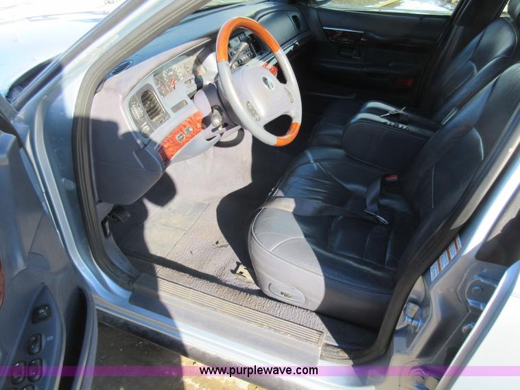 image for item AW9084 2003 Ford Crown Victoria Police Interceptor