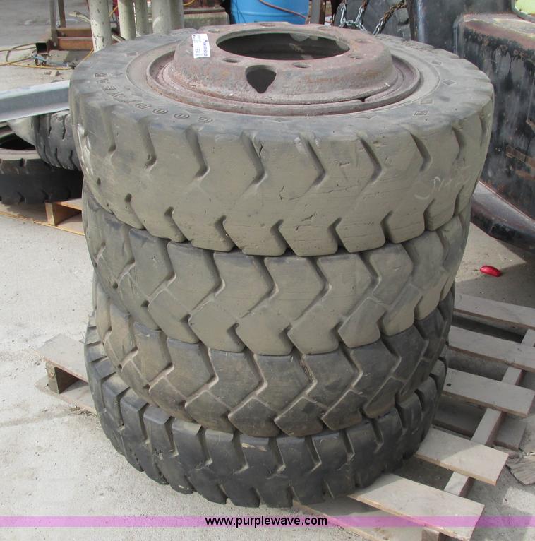 image for item AY9694 (4) forklift tires