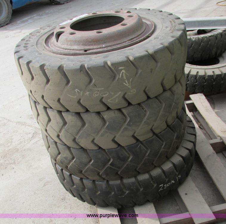 image for item AY9694 (4) forklift tires