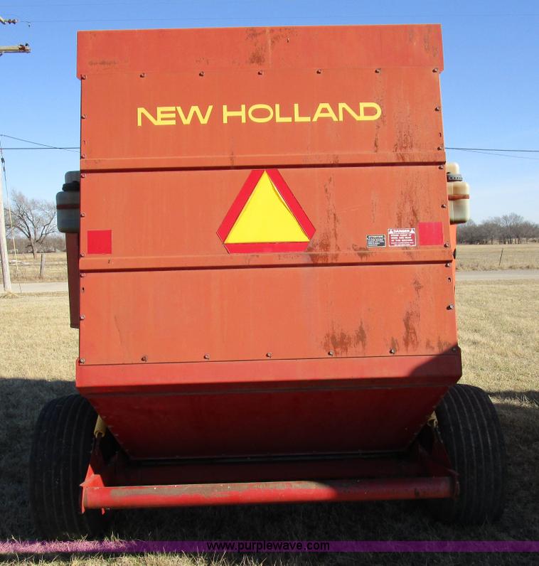 image for item D2295 1989 New Holland 853 round baler