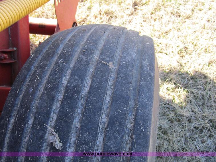 image for item D2295 1989 New Holland 853 round baler