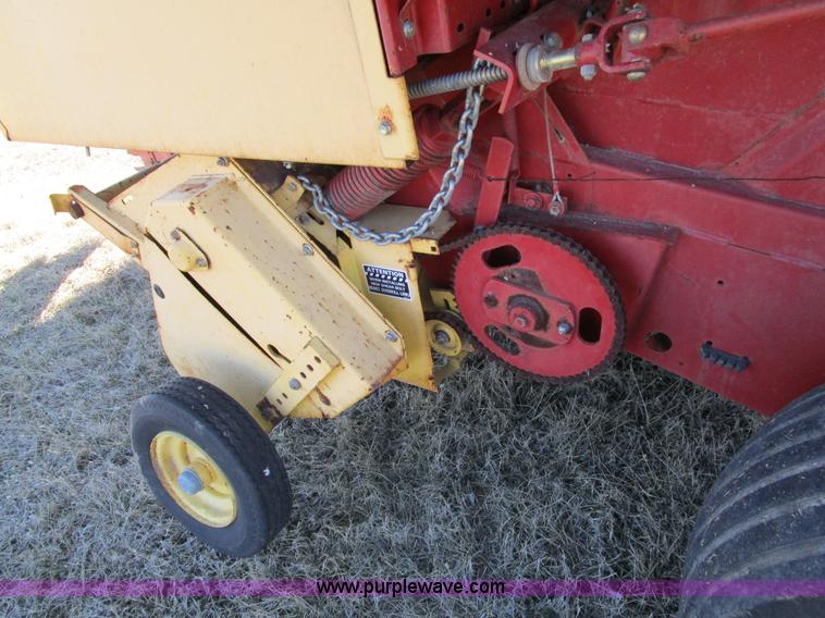 image for item D2295 1989 New Holland 853 round baler