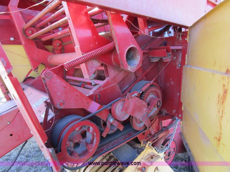 image for item D2295 1989 New Holland 853 round baler