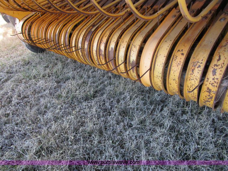 image for item D2295 1989 New Holland 853 round baler