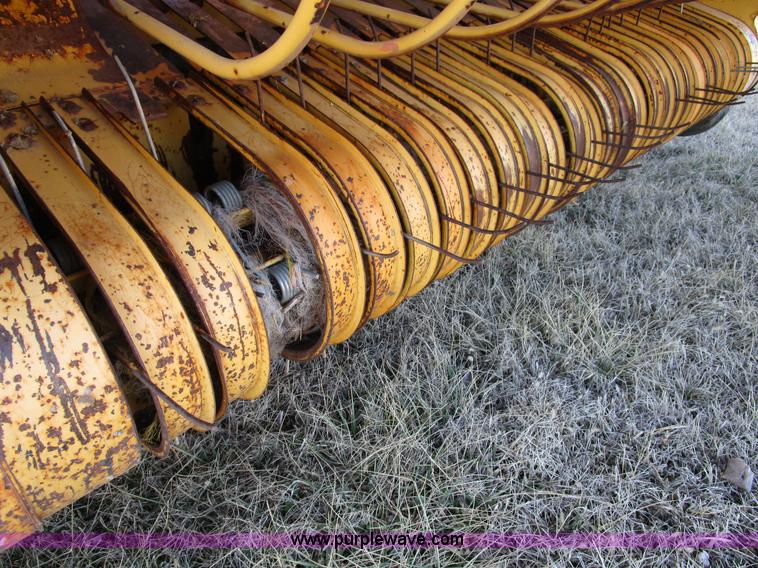 image for item D2295 1989 New Holland 853 round baler