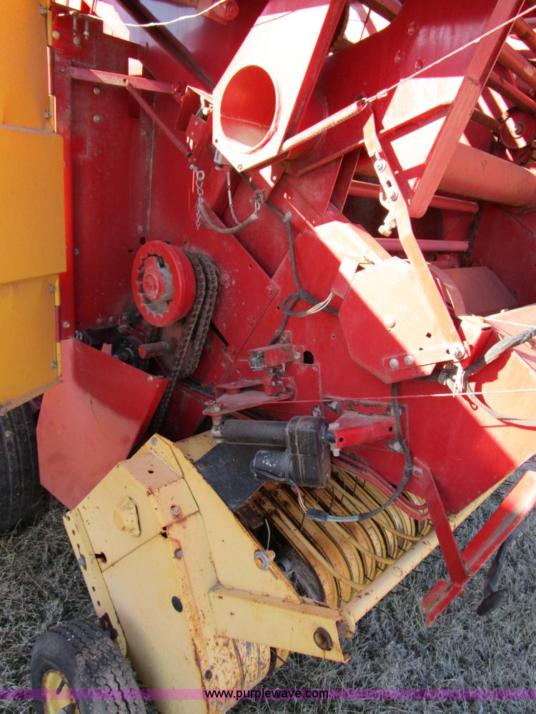 image for item D2295 1989 New Holland 853 round baler