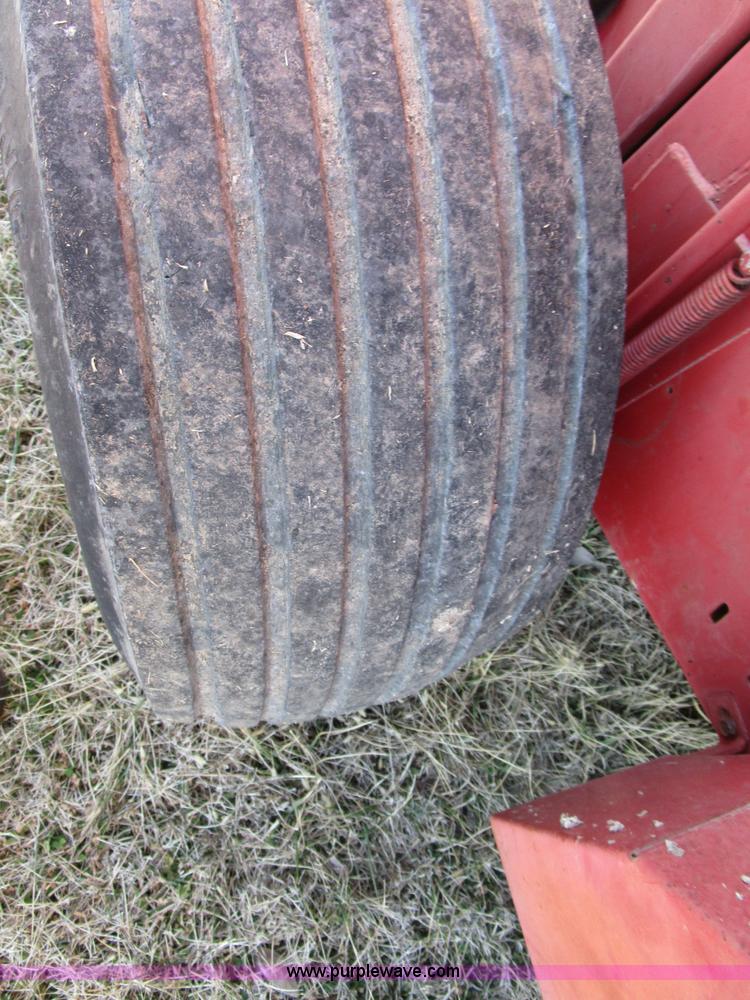 image for item D2295 1989 New Holland 853 round baler