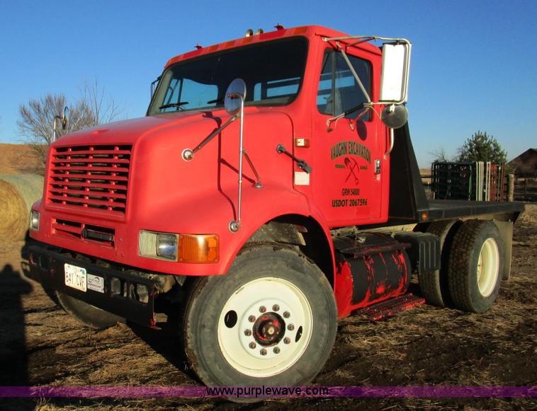 image for item D2296 1996 International 8100 flatbed truck