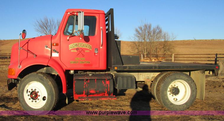 image for item D2296 1996 International 8100 flatbed truck