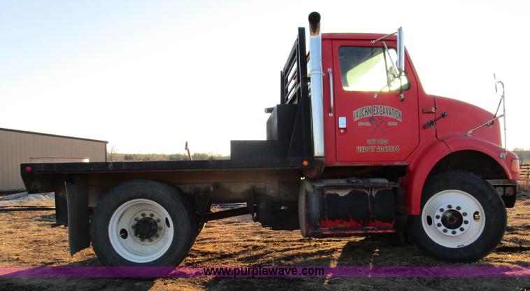 image for item D2296 1996 International 8100 flatbed truck