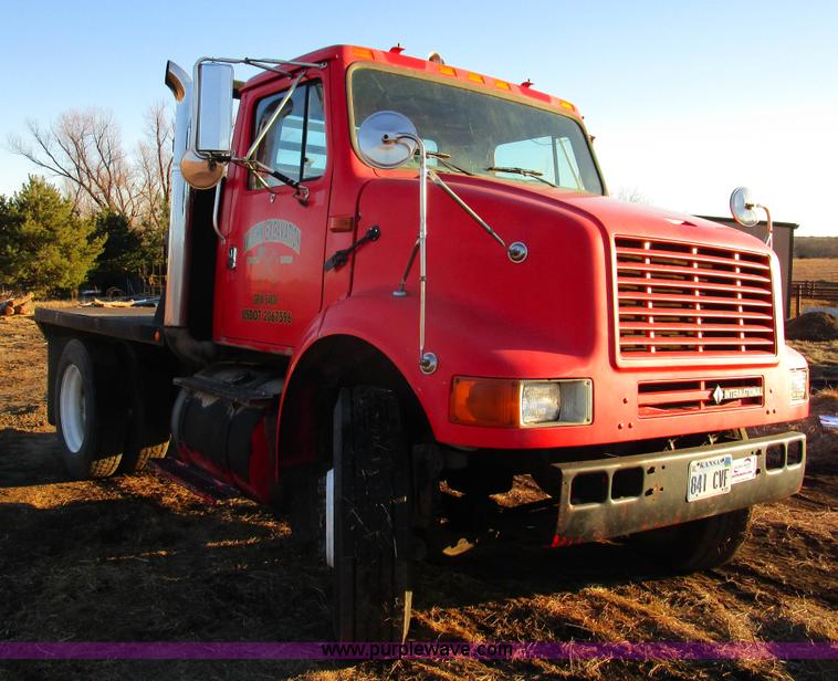 image for item D2296 1996 International 8100 flatbed truck