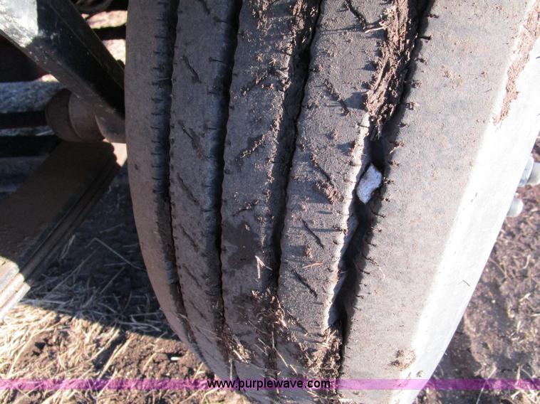 image for item D2296 1996 International 8100 flatbed truck