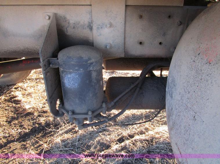 image for item D2296 1996 International 8100 flatbed truck